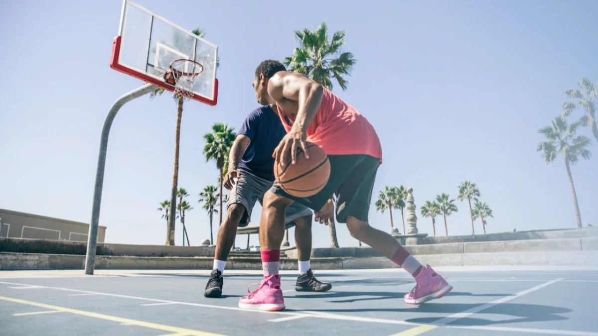 Teknik Melakukan Dribbling Bola Pada Permainan Bola Basket