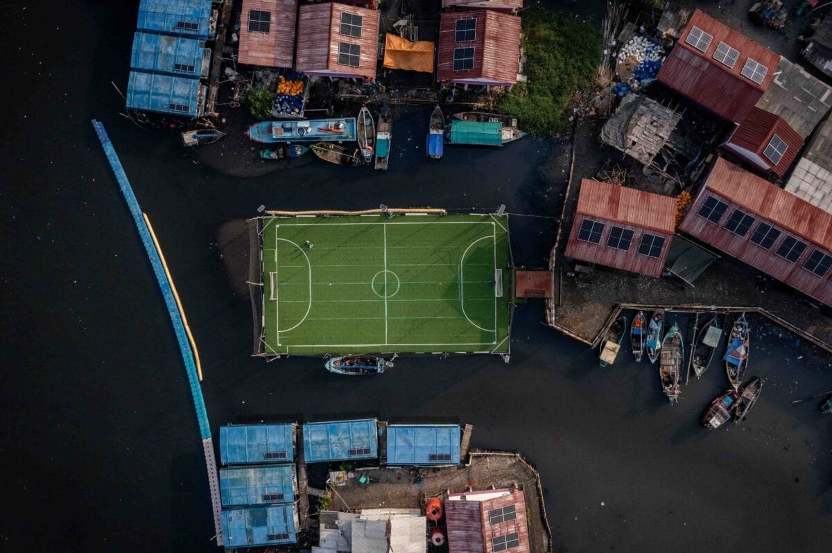 Lapangan Apung Di Muara Angke Jadi Sorotan Karena Inovasi Futsal dan Bela Negara di Atas Air