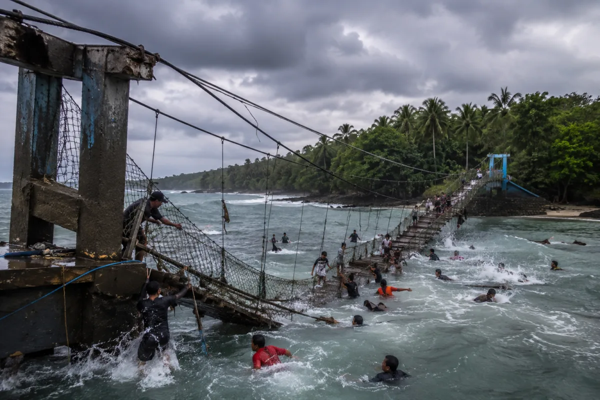 Jembatan Gantung Pangandaran Ambruk